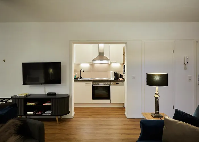 Apartament R B Am Airport - 1-4 Personen - Kueche - Smart Tv - Waschtrockner - Kostenloser Parkplatz - Perfekt Fuer Geschaeftsreisende Und Familien *